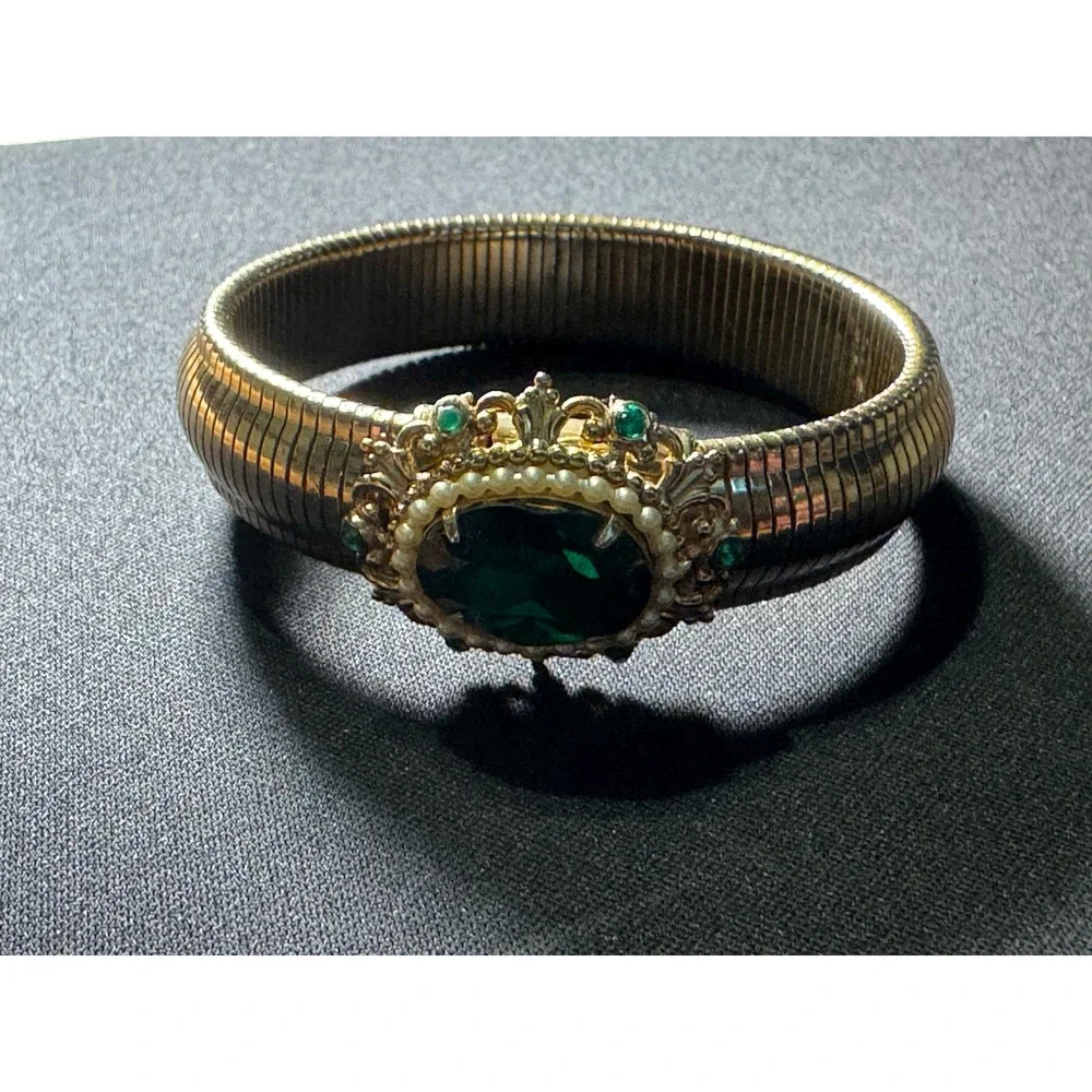 Vintage Coro Gold Tone Expansion Stretch Bracelet Emerald Green Glass Faux Pearl